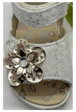 Load image into Gallery viewer, Primigi Gold Metallic Sandal with flower 5861711