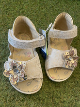 Load image into Gallery viewer, Primigi Gold Metallic Sandal with flower 5861711
