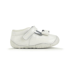 Load image into Gallery viewer, Start-rite Wiggle White Patent Leather Pre-Walker